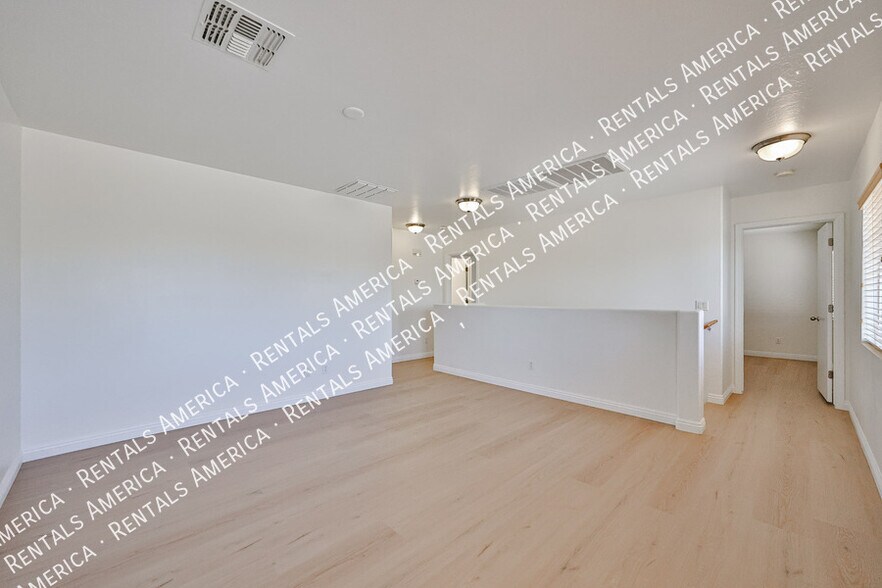 Building Photo - 11627 W Cheryl Dr