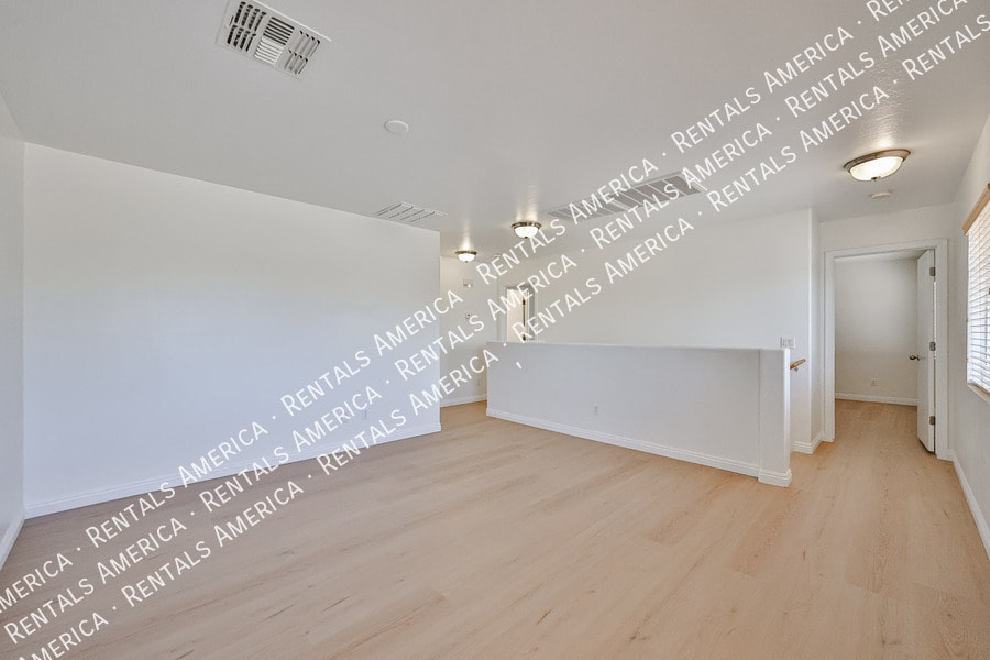 Building Photo - 11627 W Cheryl Dr