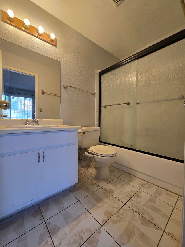 Building Photo - A Fabulous 2 Bed, 2 Bath, 1 Car Attached G...