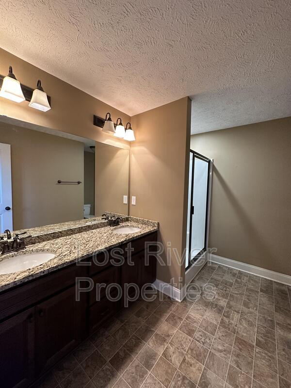 Building Photo - 381 Paige Ave