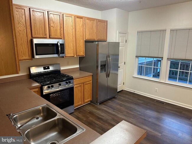 Building Photo - 7216 Mockingbird Cir