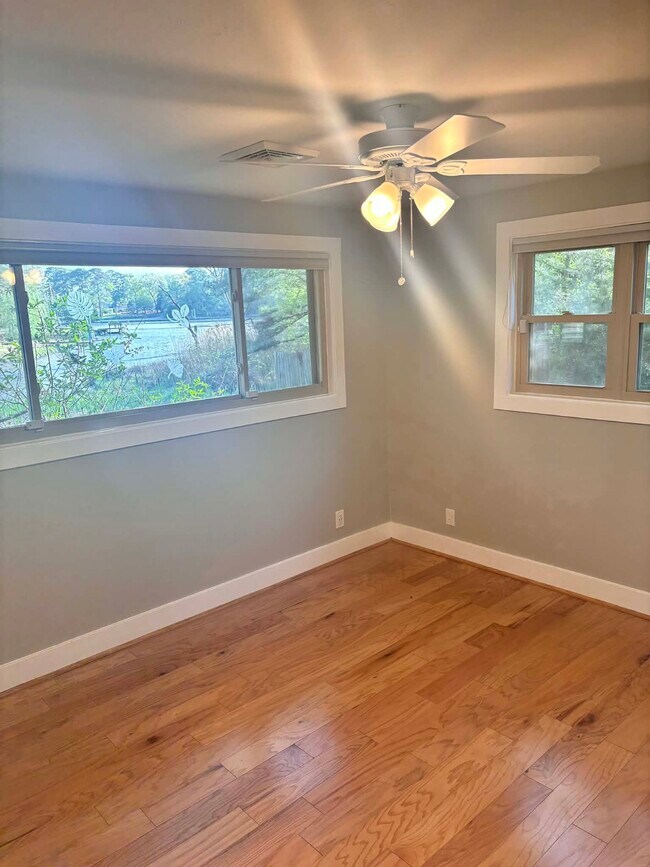 Building Photo - 339 Thole St