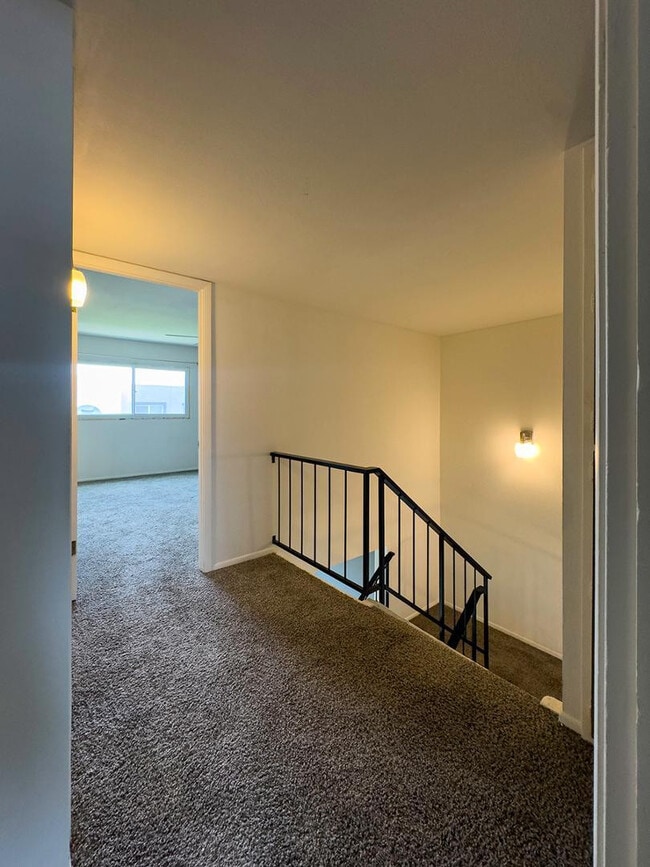 Building Photo - 2881 E Fairmount Ave