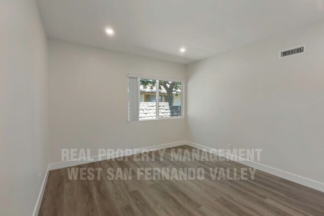 Building Photo - Beautifully Remodeled Single Family Home with Pool
