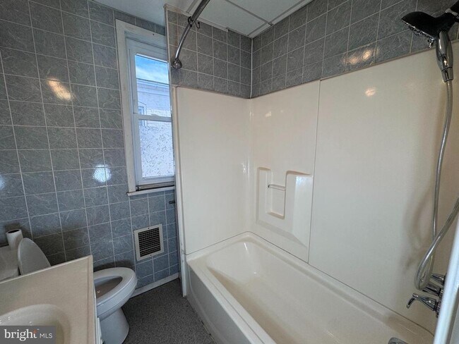 Building Photo - 403 N 12th St