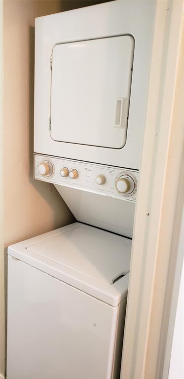 Building Photo - 2312 Balsam Dr