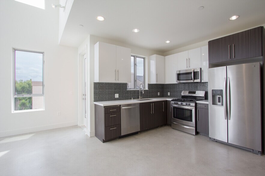Building Photo - 11929 Courtleigh Dr