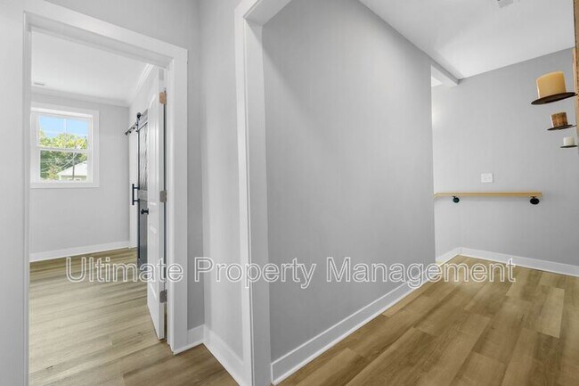 Building Photo - 610 N 10th St