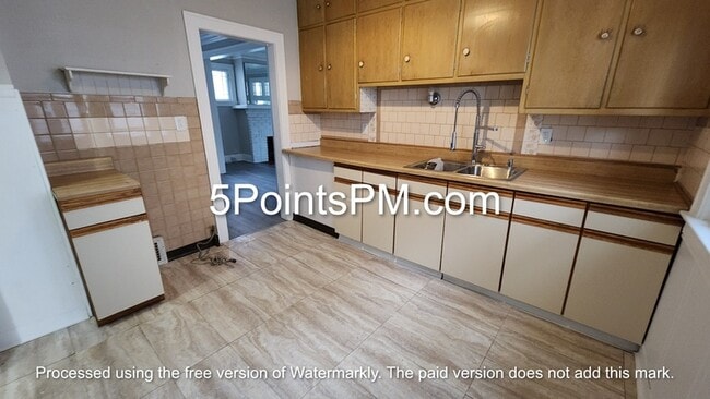 Building Photo - 13721 Alvin Ave