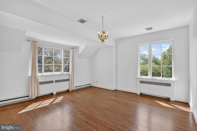 Building Photo - 5553 Little Falls Rd