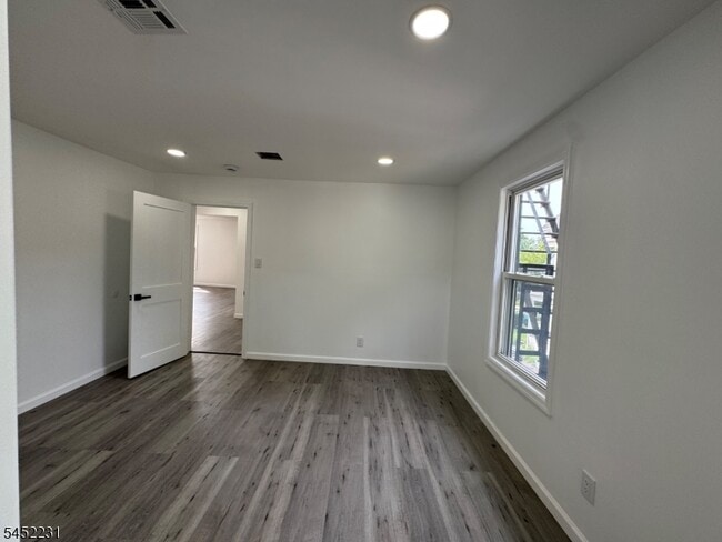 Building Photo - 114 Orange Ave