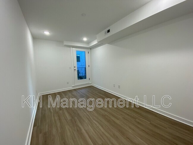 Building Photo - 3932-36 Mt Vernon St