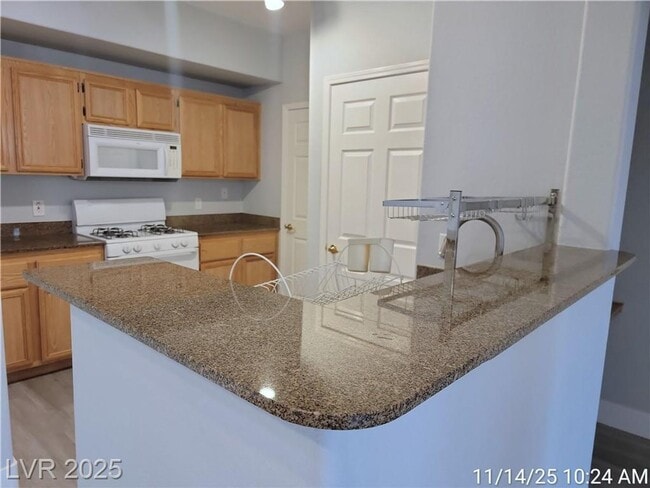 Building Photo - SOUTHWEST GATED 2-BED, 2-BATH FIRST-FLOOR ...