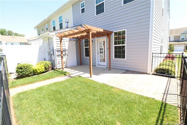 Building Photo - 408 Starkey St