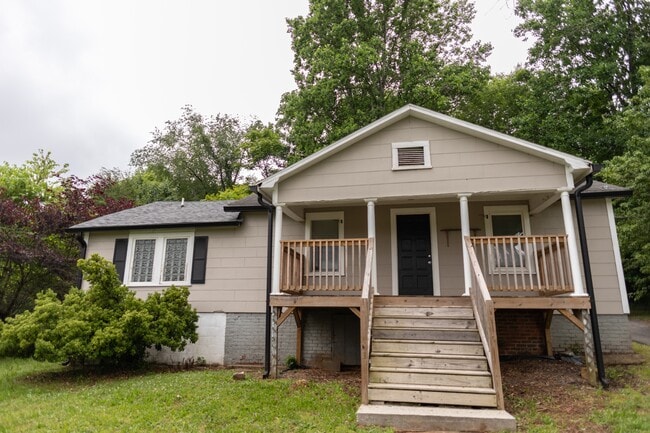Primary Photo - 1028 Fairview Dr SW
