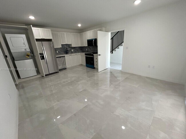 Building Photo - 14560 SW 261 St Ter