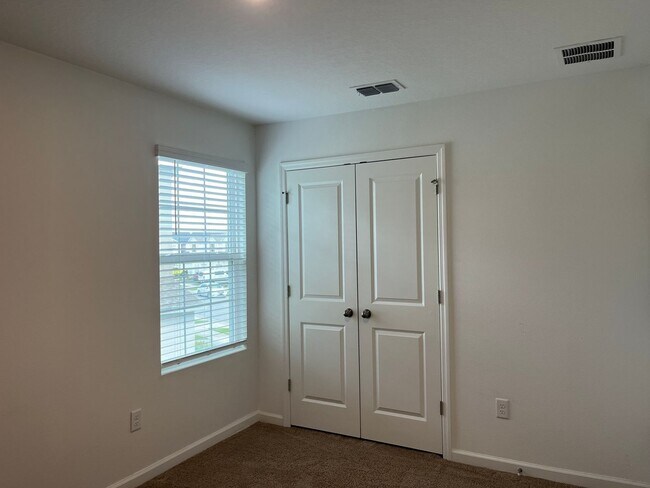 Building Photo - 998 Spring Palms Lp