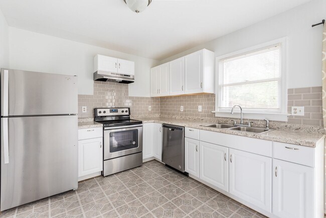 Building Photo - 2209 High Bush Cir