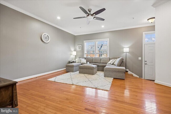 Building Photo - 10823 Wadsworth Rd