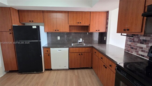 Building Photo - 1351 NE Miami Gardens Dr
