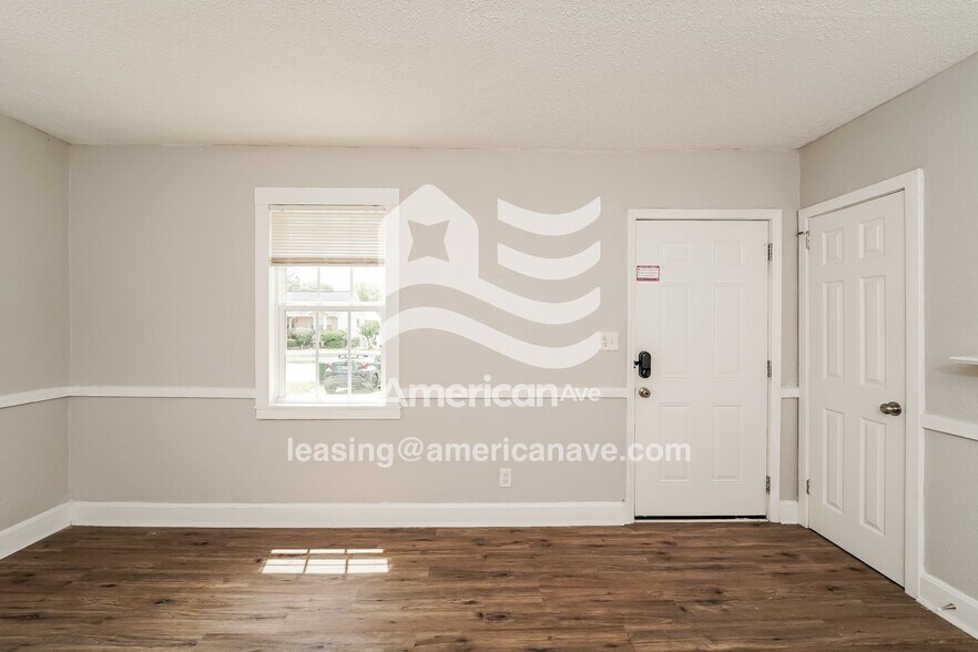 Building Photo - 235 S Park Rd SW