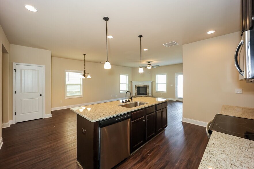 Building Photo - 2350 Walker Dr