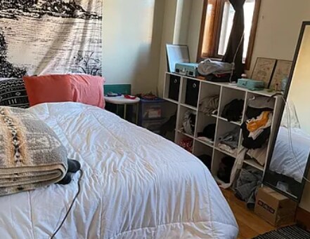 *Pictures are representative samples of the advertised unit. In some cases, the actual units you tou - 112 Queensberry St