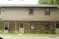 Building Photo - 2 Bedroom Townhome