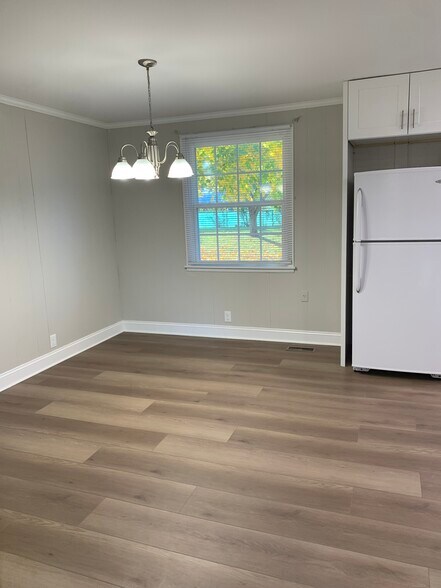 Building Photo - 276 Bonnasprings Dr