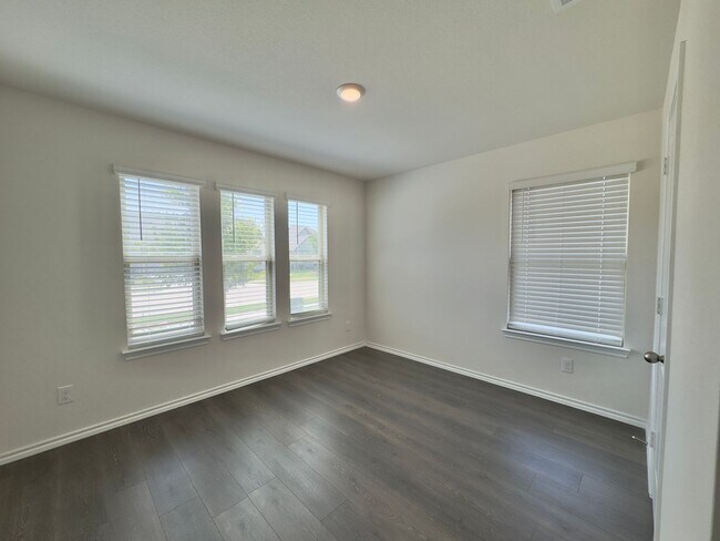 Building Photo - 11333 Pecan Crk Dr