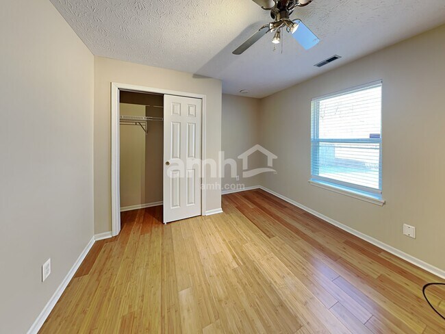 Building Photo - 12124 Laurelwood Dr