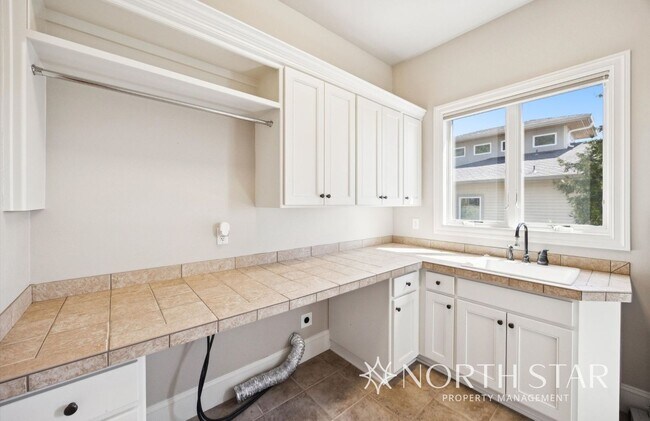 Building Photo - Executive Estate in Atherton Heights with ...