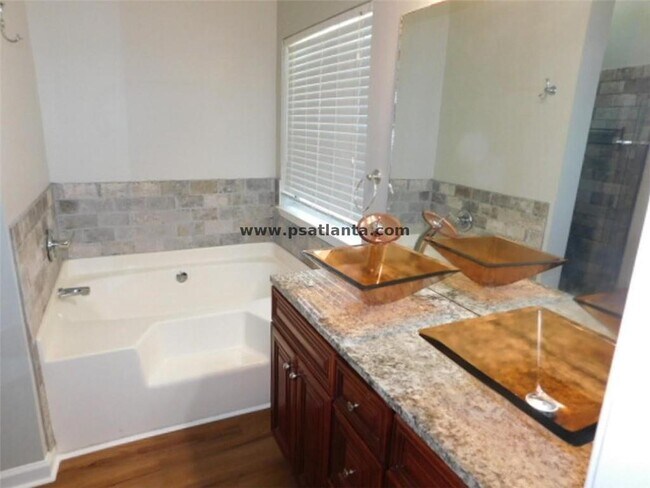 Building Photo - 5147 Round Table Dr