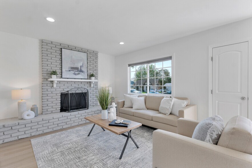 Building Photo - 17733 Los Alimos St