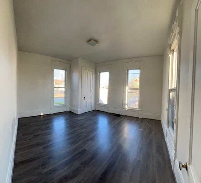 Building Photo - 300 S Washington St