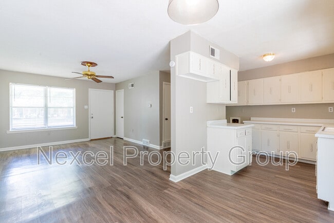 Building Photo - 8095 Whitebrook Dr