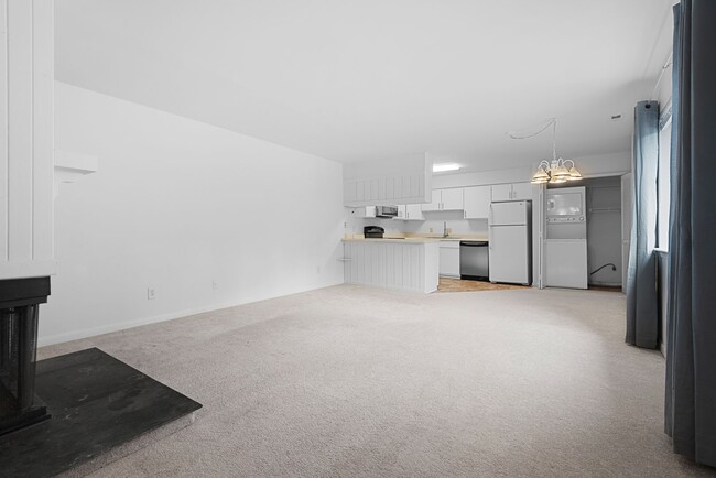 Building Photo - Condo in Chapel Hill - short term option!