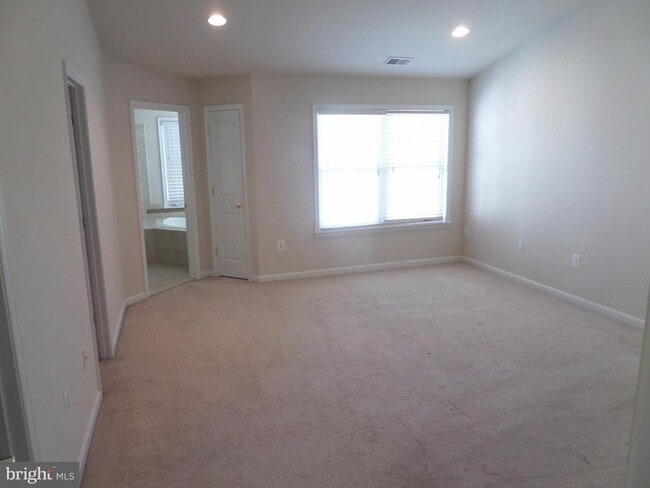 Building Photo - 47574 Royal Burnham Terrace