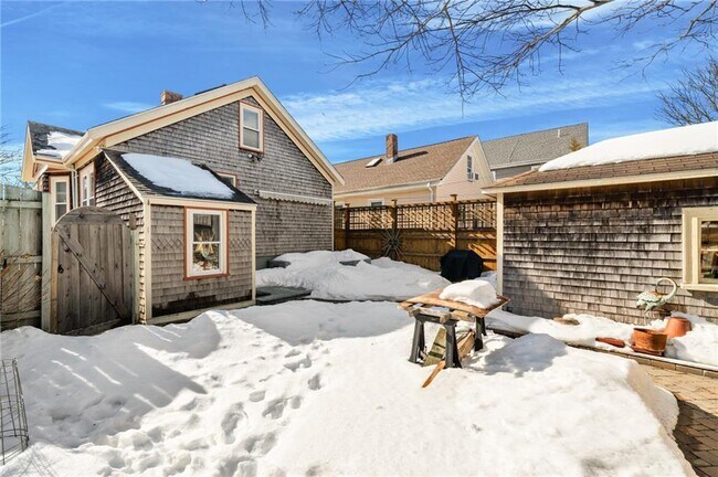 Building Photo - 25 Peckham Ave