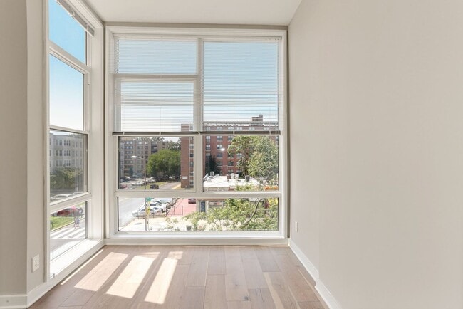 Building Photo - Available Now! Recent build! Professionally Managed// 2 bedroom 2 bathroom Luxury Condo// Petworth!