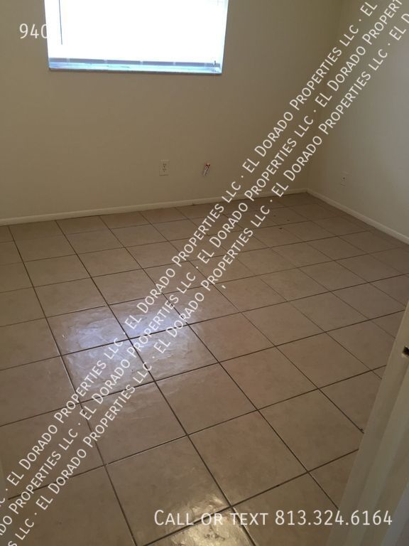 Building Photo - Spacious 2bedroom 1 bath duplex near USF