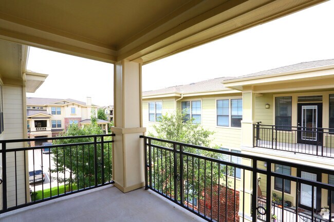 Balcony - Camden Whispering Oaks