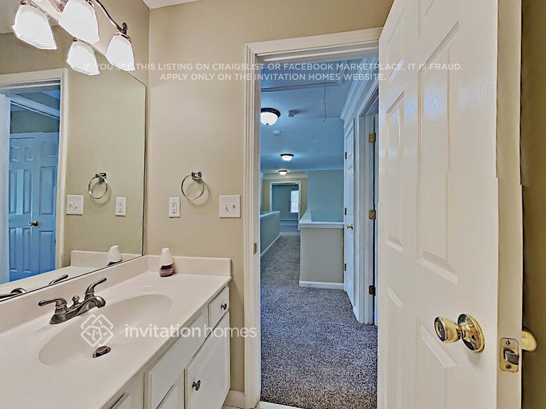 Building Photo - 515 Weatherstone Ct
