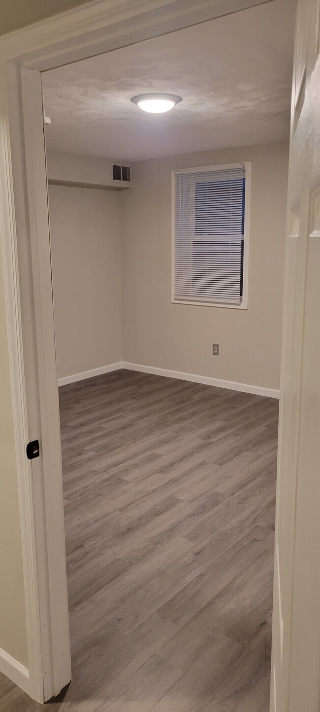 Building Photo - 1109 Chester St