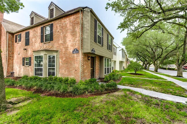 Building Photo - 13050 Trail Hollow Dr