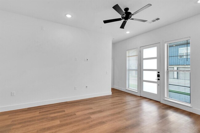 Building Photo - 1516 Forward Dr