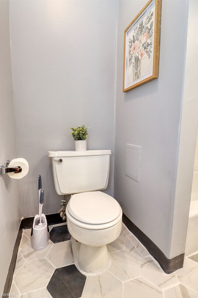 Building Photo - 5 br, 1 bath House - 2040 South 17th Street 2