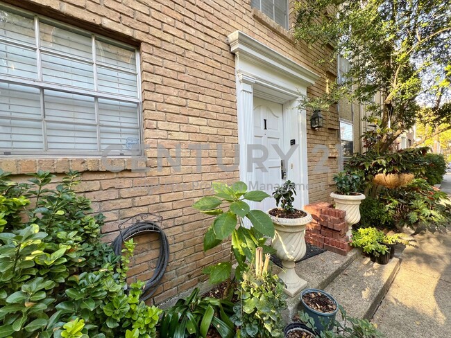 Primary Photo - Charming 2-Story 2-/1.5 Condo Ready for Mo...