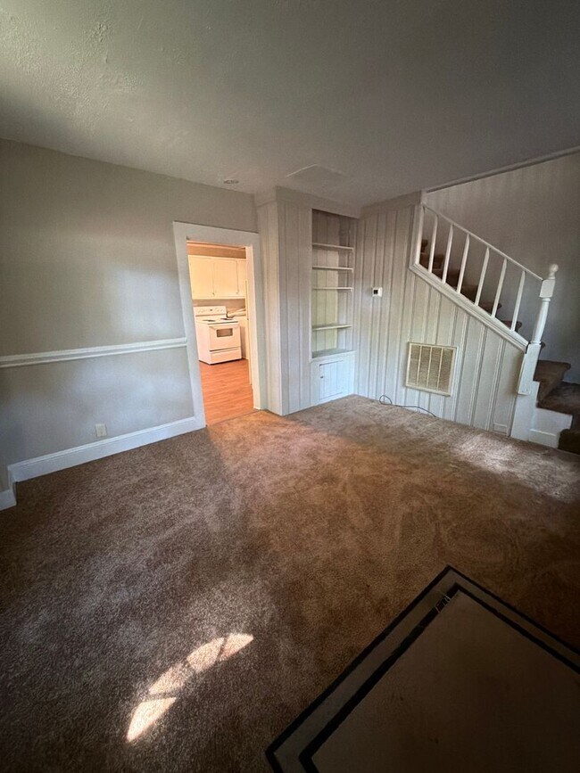 Building Photo - T.R. Lawing Realty Property