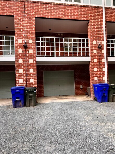 Building Photo - 407 McCauley St